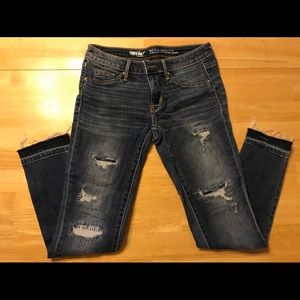 Distressed mid-rise cropped jegging